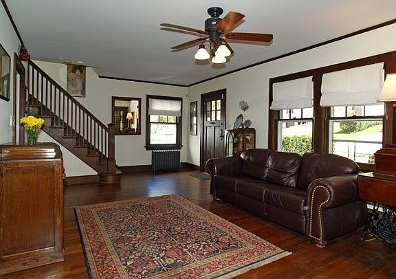 4th image of 225 Vose Ave