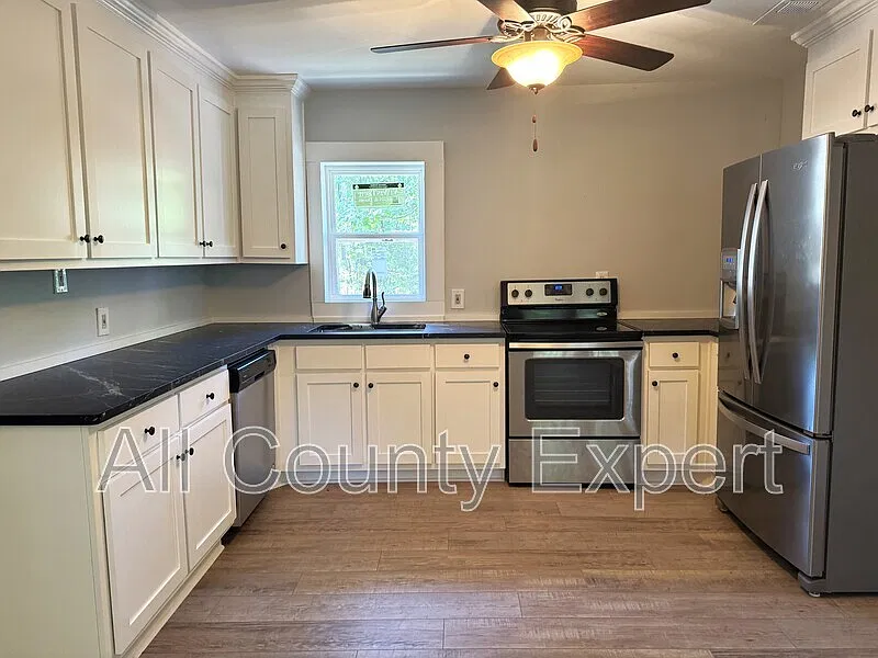 2 bed, 1.0 bath, 900 sqft, $1,795 — Photo 3