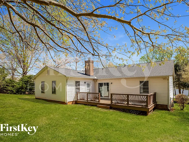 2438 Amity Ave — Photo 15