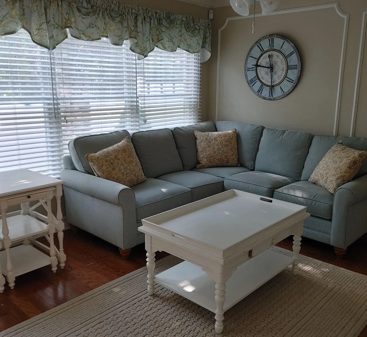 2 bed, 2700 sqft, $4,200 — Photo 2