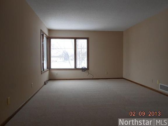 4th image of 601 W Prairie St