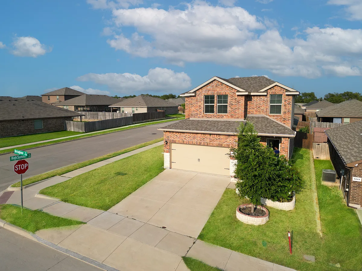 Building Photo - 9248 Herringbone Dr