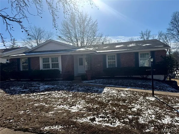 831 Windmill Dr, Ballwin, MO 63011