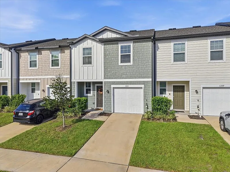 3 bed, 2.5 bath, 1471 sqft, $2,500 — Photo 2