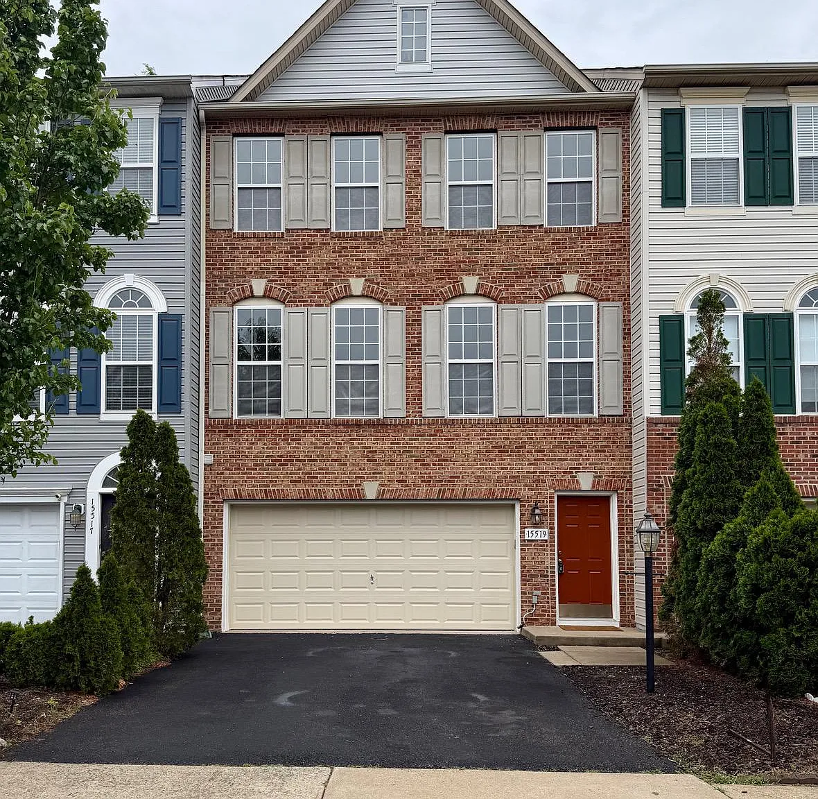 4 bed, 3.5 bath, 2452 sqft, $3,200 — Photo 1