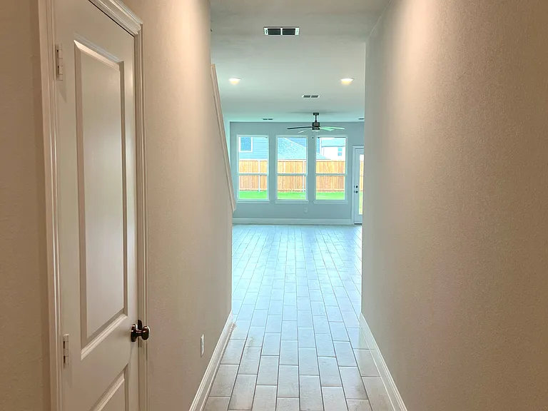 3010 Camilli Cv — Photo 2