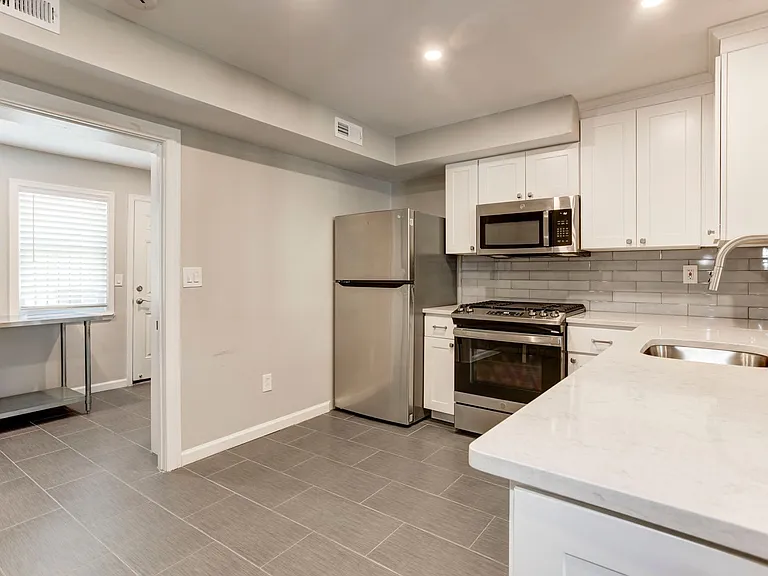 1169 Summit St NE — Photo 23