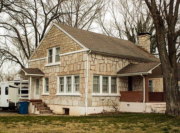 5th image of 202 N Hemphill Street