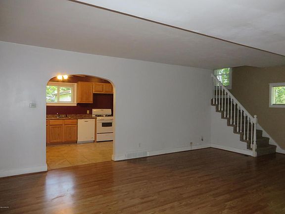 3rd image of 1255 Lewison Ave NE
