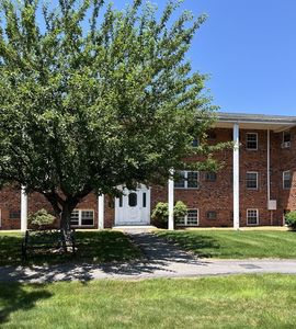 89 Pleasant St APT B4, Medfield, MA, 02052