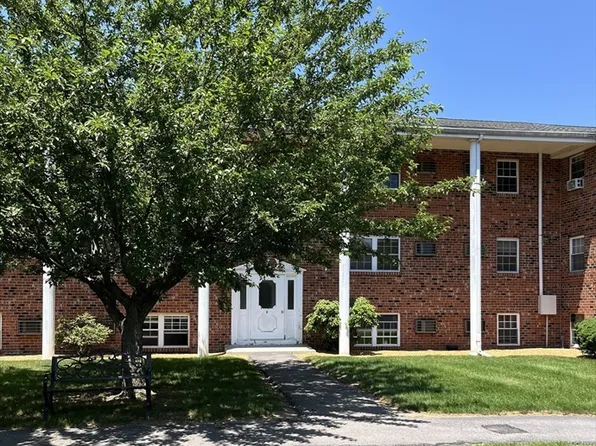 89 Pleasant St APT B4, Medfield, MA 02052