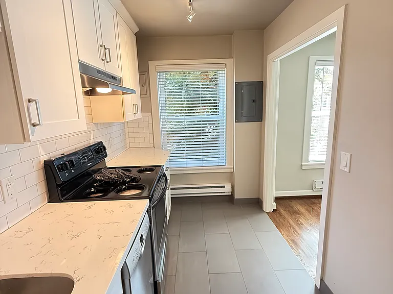 421 Summit Ave E #202 — Photo 26