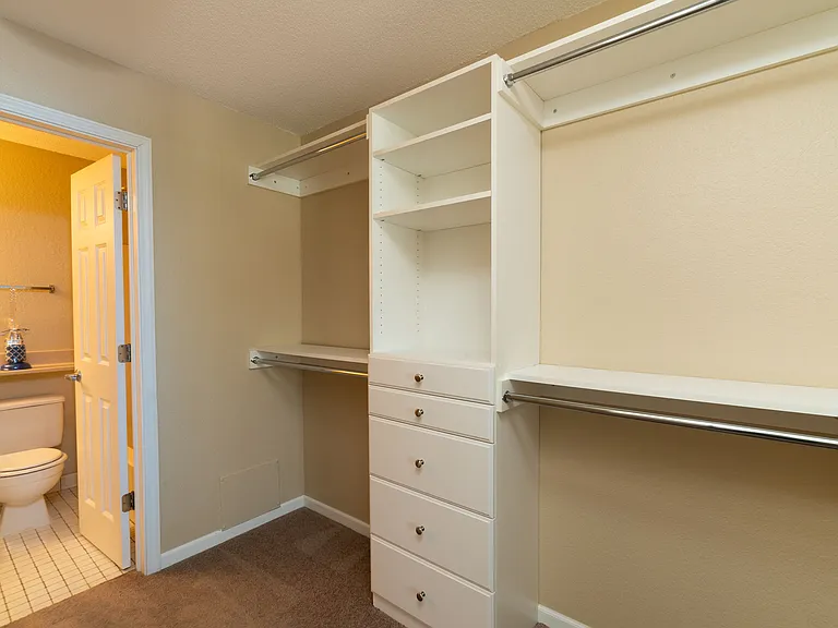 Plymouth Ponds Apartments — Photo 10
