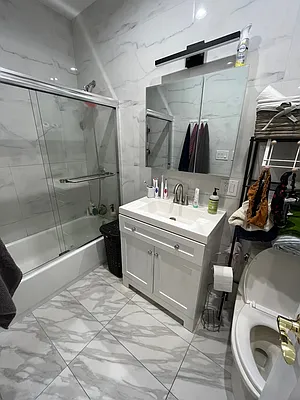Rented by NYC LUXURY APT RENTALS CO LLC | media 16