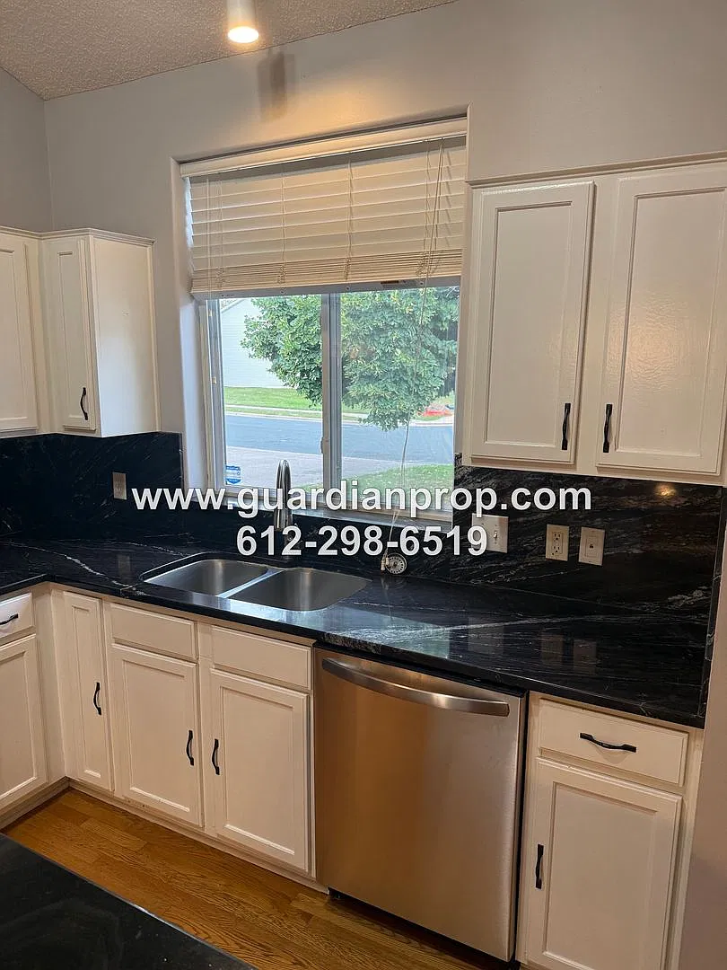 Shakopee Townhouse Available Now, Open Floor Plan, New Appliances, Walkout to Patio — Photo 3