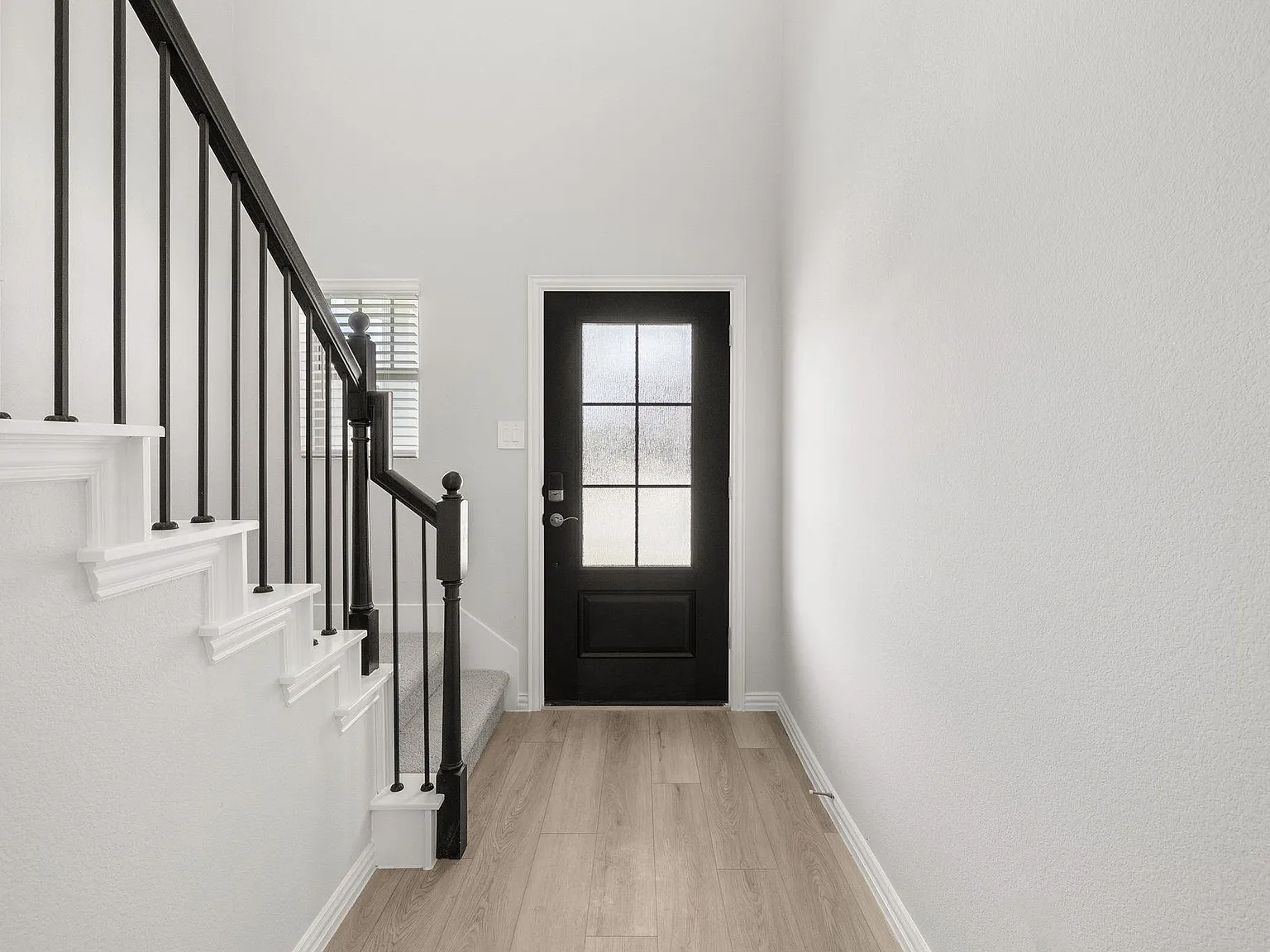 4 bed, 2.5 bath, 2351 sqft, $2,245 — Photo 3