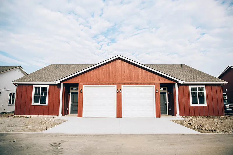 3 bed, 2.0 bath, 1210 sqft, $1,795 — Photo 2