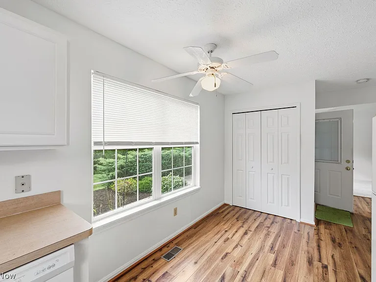 9215 Hickory Ridge Dr — Photo 10