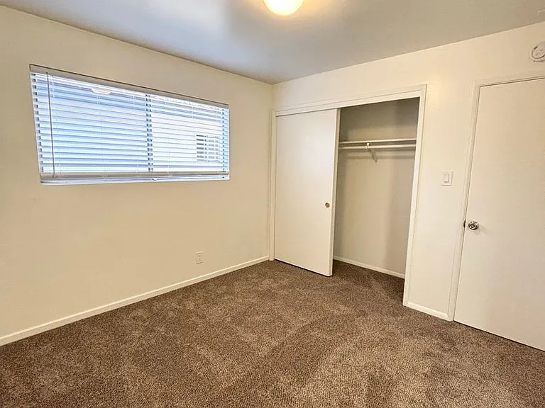 320 & 324 E Pine Ave — Photo 16