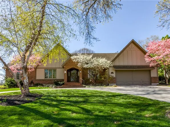 3001 W 83rd St, Leawood, KS 66206