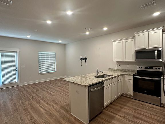 5th image of 1650 Iroquois Ct