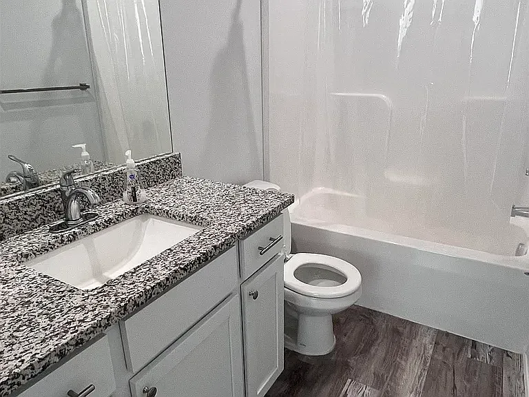 5466 Colburn Ct E — Photo 6