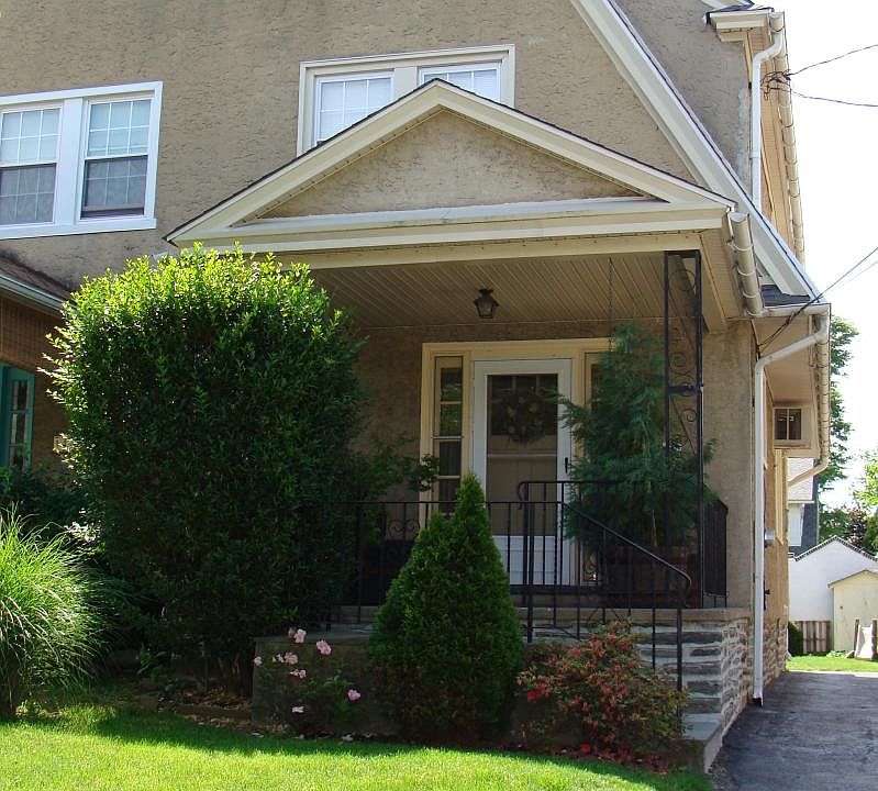 2nd image of 139 Hastings Ave