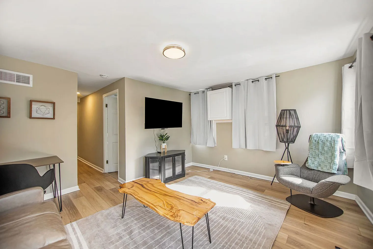2 bed, 1.0 bath, 742 sqft, $3,175 — Photo 3