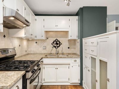 383 Grand Ave APT 8, Saint Paul, MN, 55102