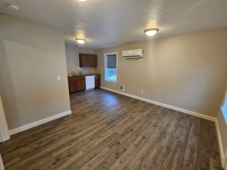 1108 S Coeur Dalene St — Photo 2