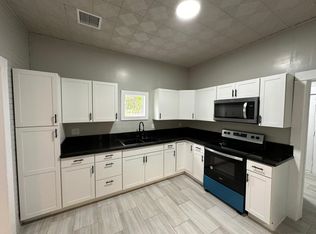 514 W End Ave, Cuero, TX 77954