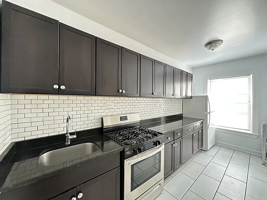 1 bed, 700 sqft, $1,600 — Photo 2