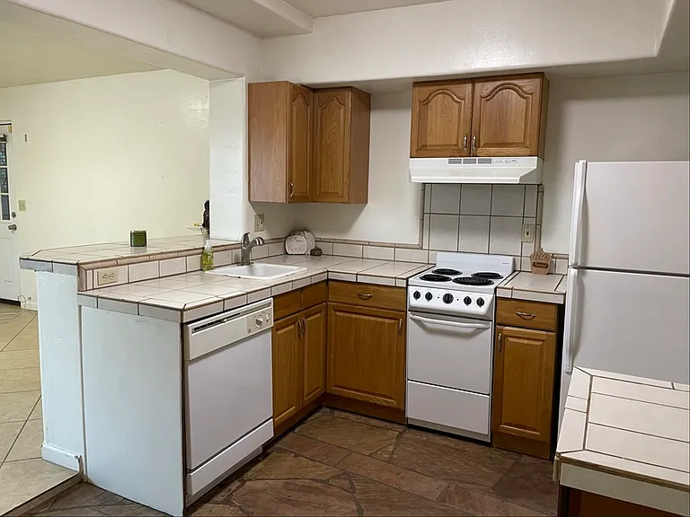 1220 E Waverly St #2 — Photo 3