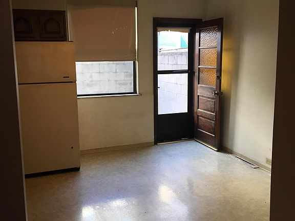 3rd image of 2331 S Hutchinson St