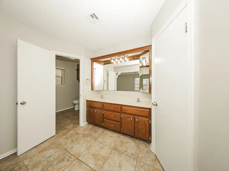 5421 Sudbury Ln — Photo 12