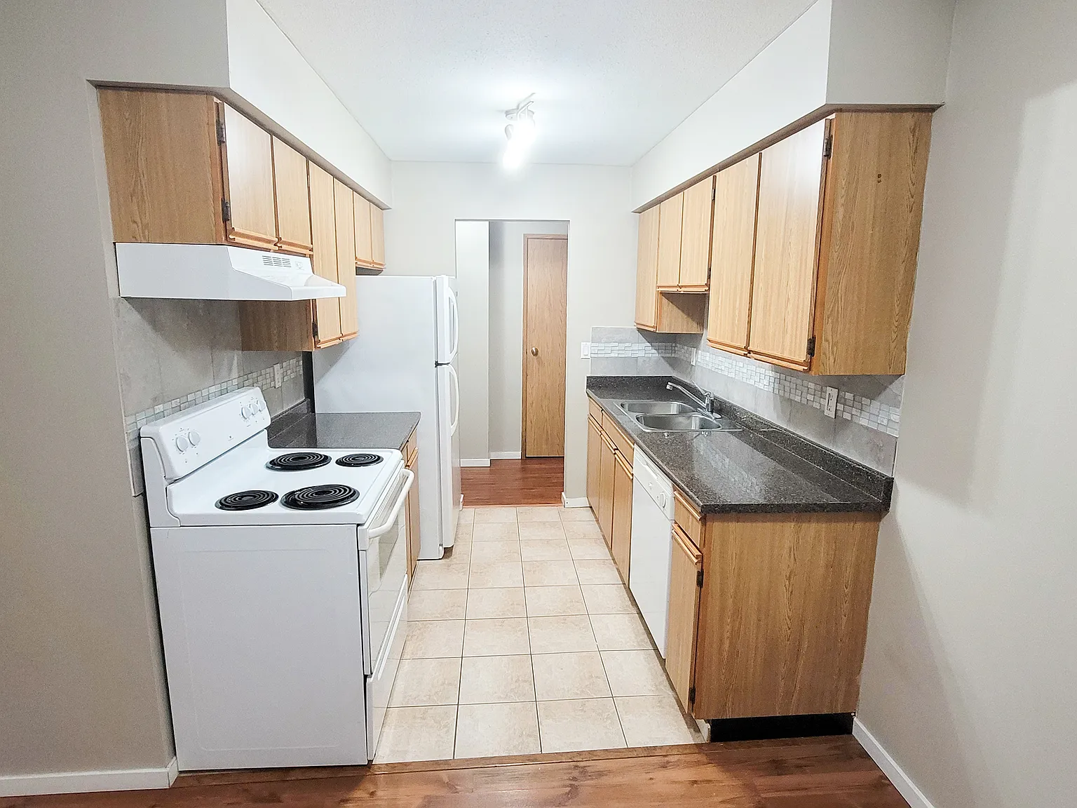 Sunshine Apartments — Photo 3