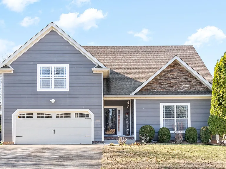 2226 Fairfax Dr — Photo 32