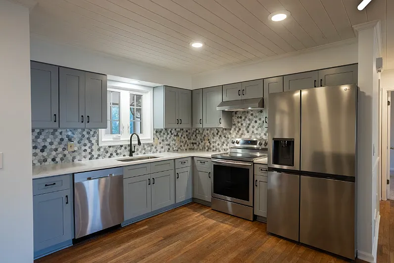 4 bed, 2500 sqft, $2,600 — Photo 3