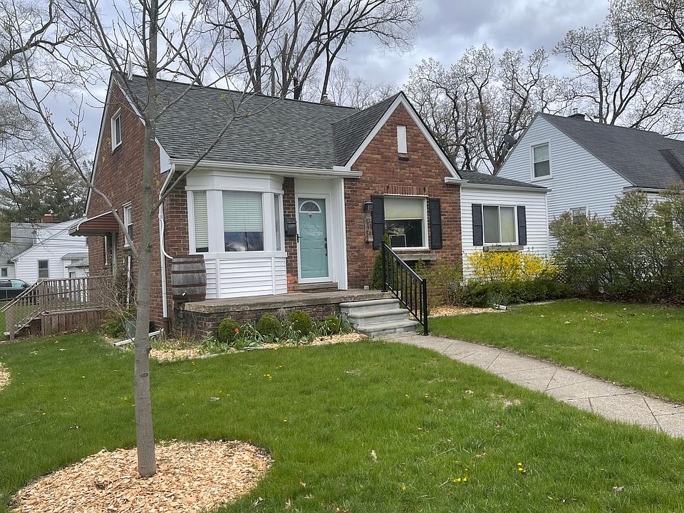 1st image of 946 Pinecrest Dr