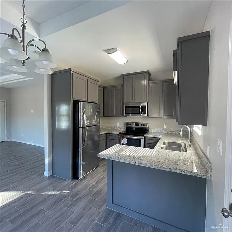 2 bed, 2.0 bath, 1000 sqft, $900 — Photo 2