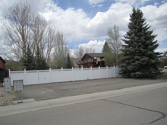 Extra parking and rear gate