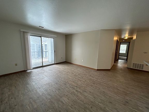 3rd image of 4608 N Park Ln #4608