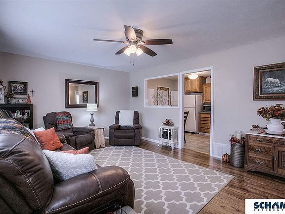 4th image of 7410 Lillian Ave
