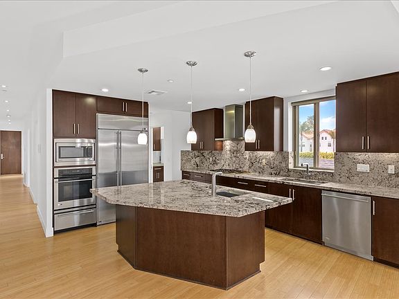 4th image of 502 N Myers St #514