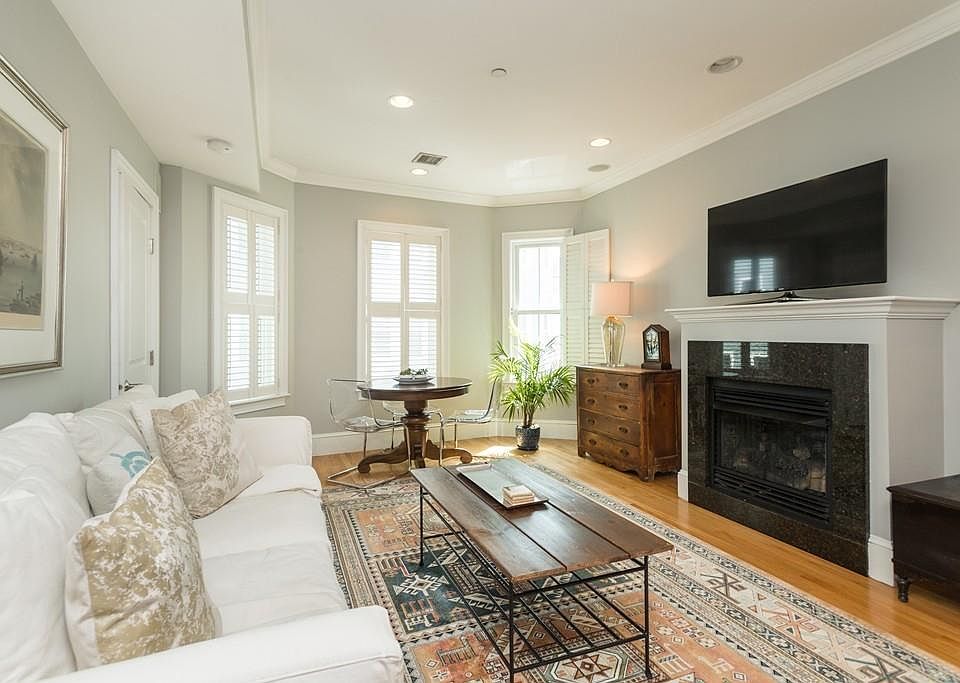 1st image of 46 Pleasant St #2
