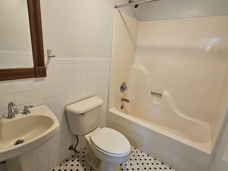 2nd image of 32 Elm St #2A