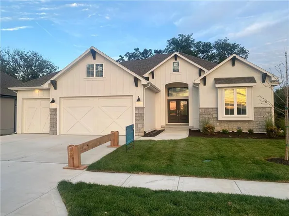 13205 Golden Oak Ct, Kansas City, MO 64152