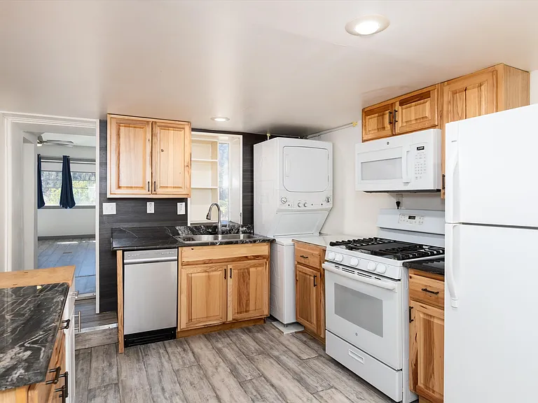 735 Colorado Blvd — Photo 3
