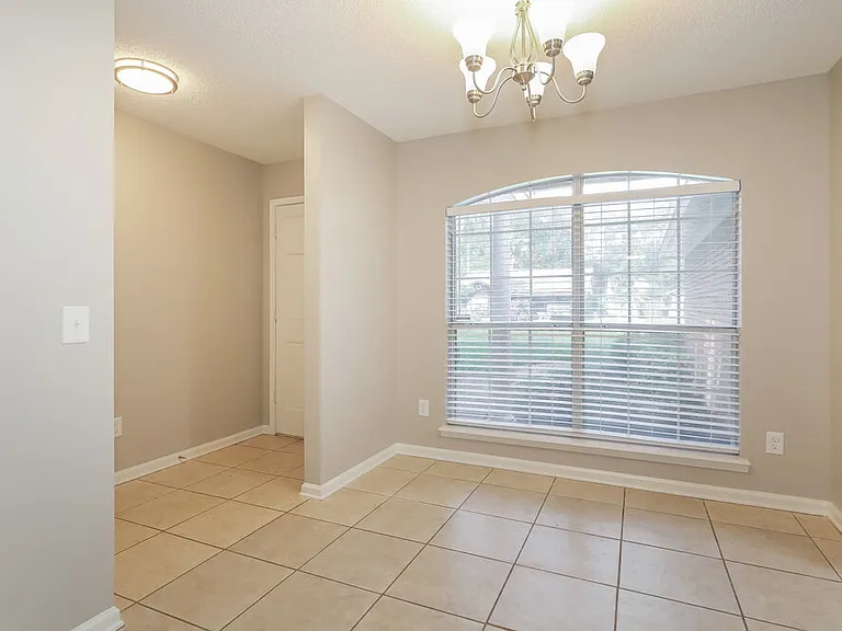1804 Sherwood Dr — Photo 7