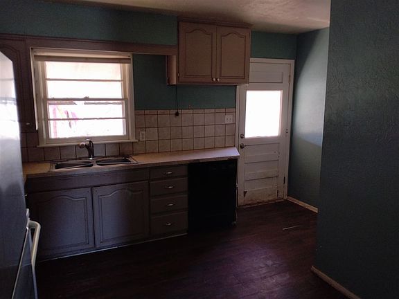 5th image of 2612 NW Lindy Ave